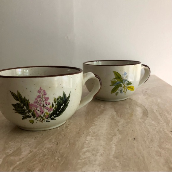 Set of 2 floral speckled vintage mugs - Picture 3 of 6